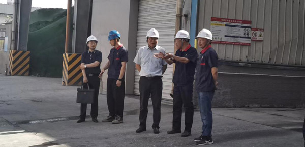 集團公司黨委委員、股份公司黨委書記、總經(jīng)理蔣培進到建材公司調(diào)研